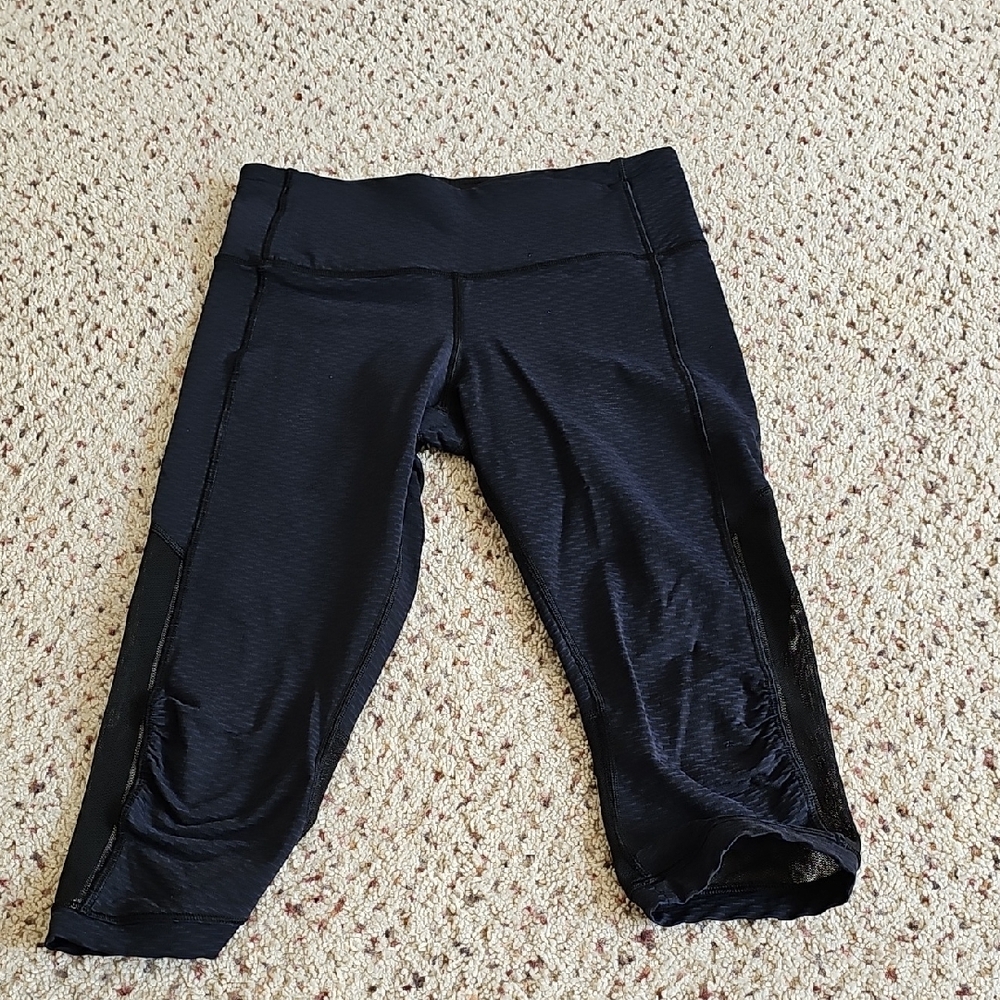 Lululemon Black and Blue Capri Leggings